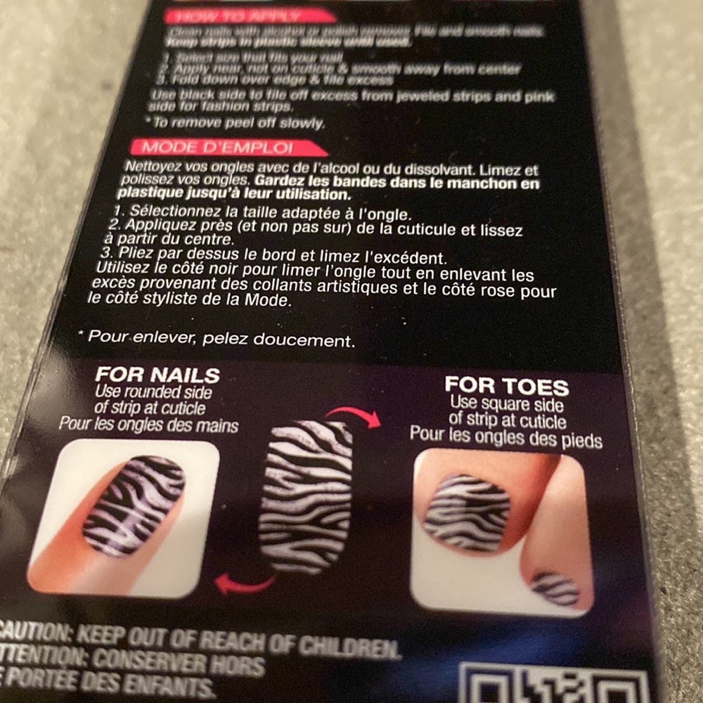 Kiss nail dress stick on nails. 28 strips. NWT - Picture 4 of 4